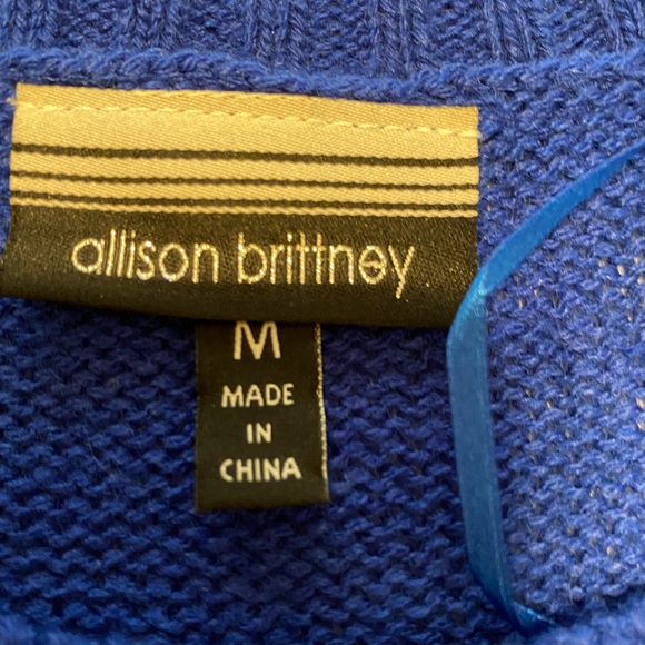 Cute Christmas sweater in size medium in EUC - Picture 2 of 4